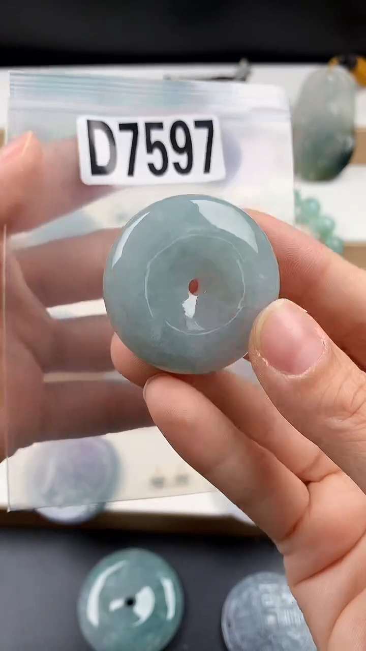 颈饰未镶嵌翡翠天然翡翠吊坠挂件