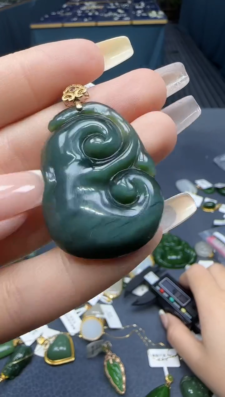 【闪购商品】和田玉挂件18K金镶嵌1