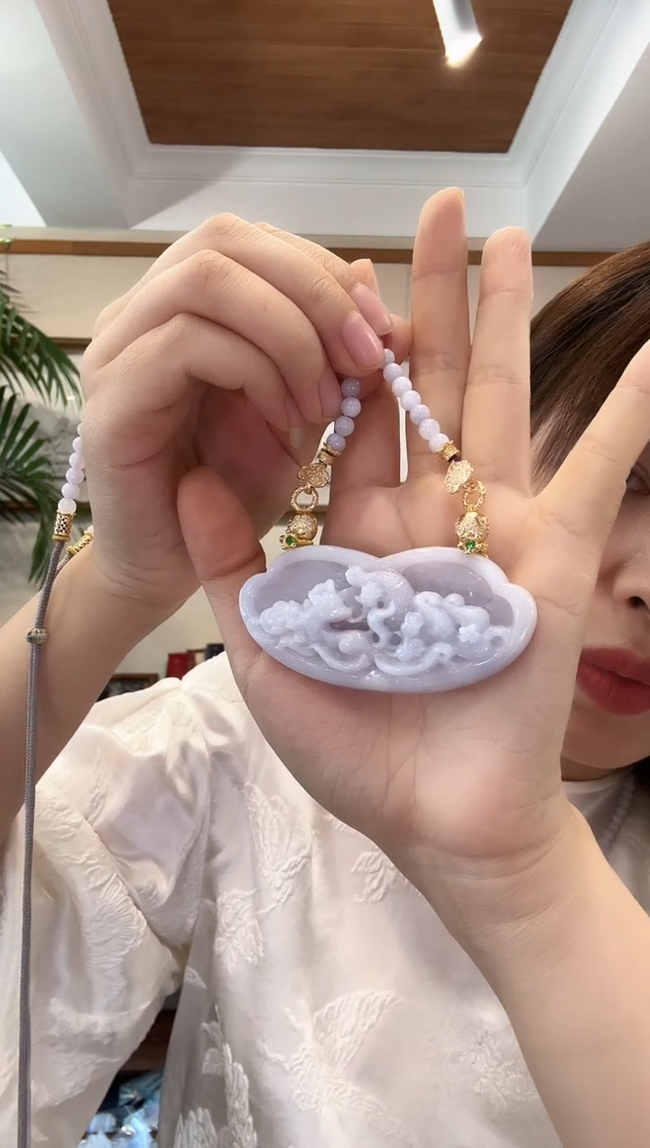 翡翠未镶嵌颈饰国风