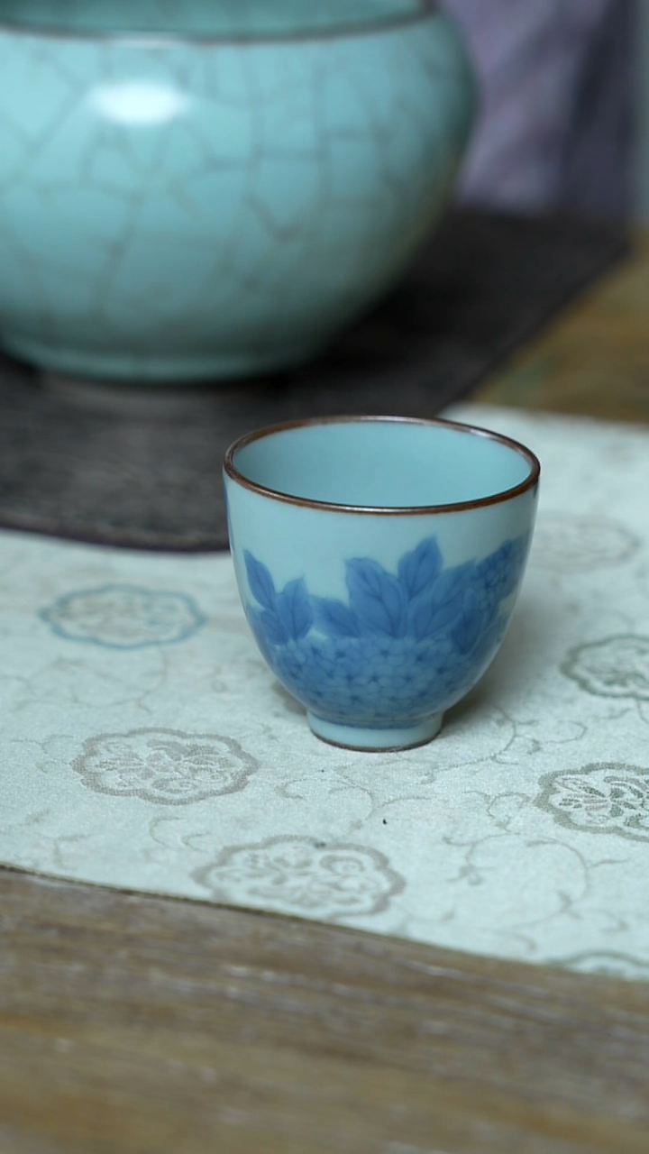 【闪购商品】/B07汝釉青花绣球杯      