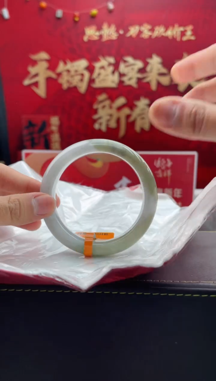 【闪购商品】翡翠手镯未镶嵌6翡翠手镯（微瑕）
