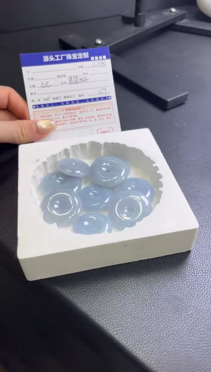 【闪购商品】翡翠挂件未镶嵌蓝紫扣子多样性发一件