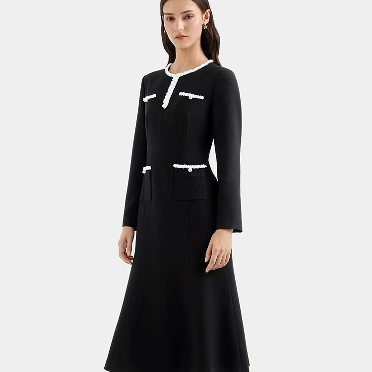 【宝】2025秋季新款优雅撞色边缘立体花朵连衣裙