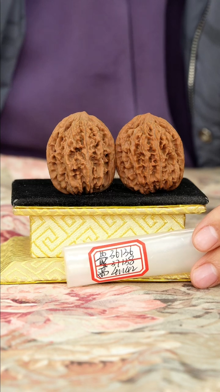 【闪购商品】文玩核桃把件龙纹将军榜