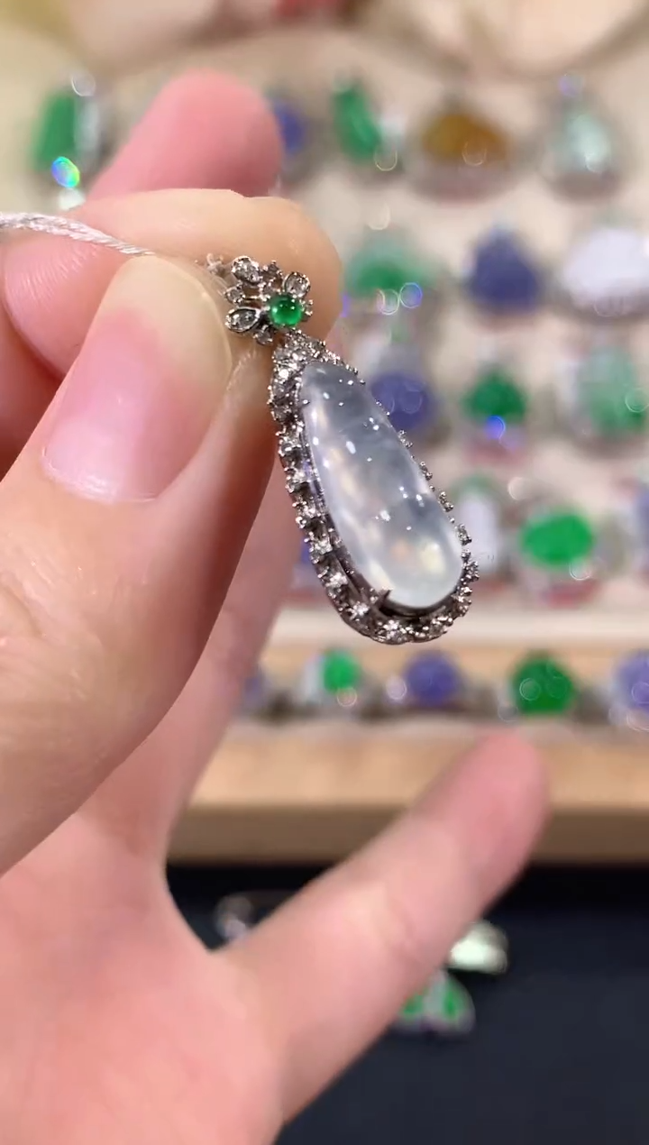 吊坠(不含链)18K金镶嵌翡翠冬日珠宝Q20