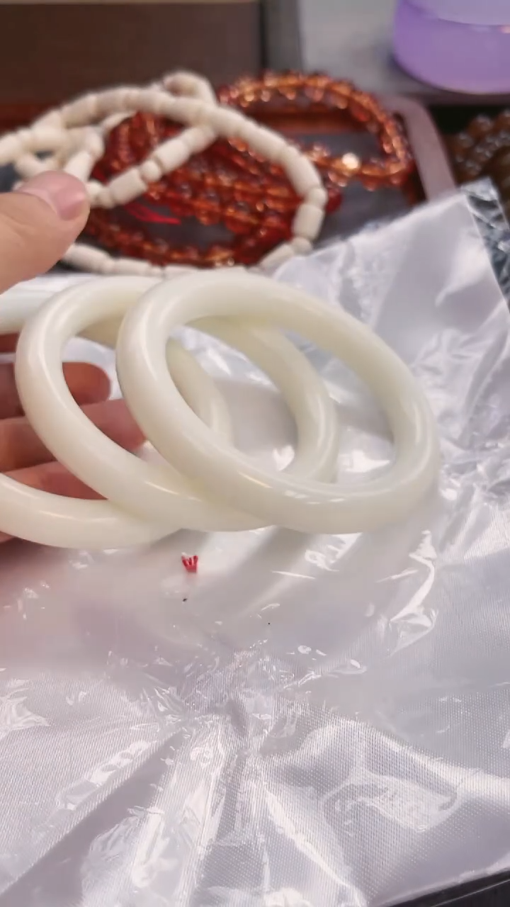 A14号精品白色手镯 卡60+