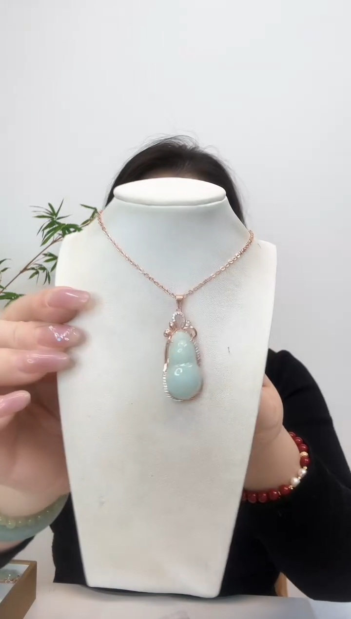 【闪购商品】翡翠吊坠(赠链)银S925镶嵌葫芦玫瑰边