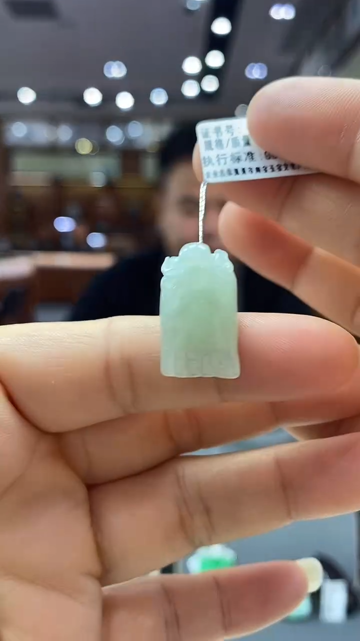 颈饰未镶嵌翡翠知足常乐