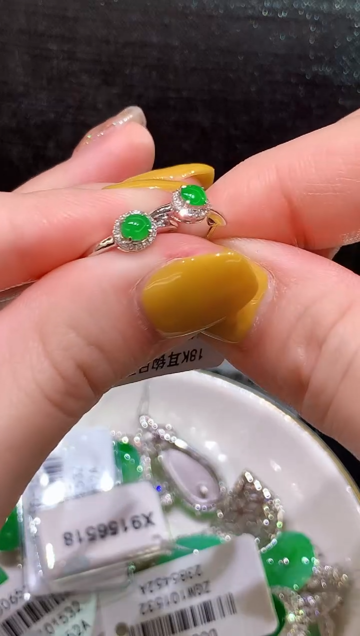 吊坠(不含链)18K金镶嵌翡翠L多样性发其一