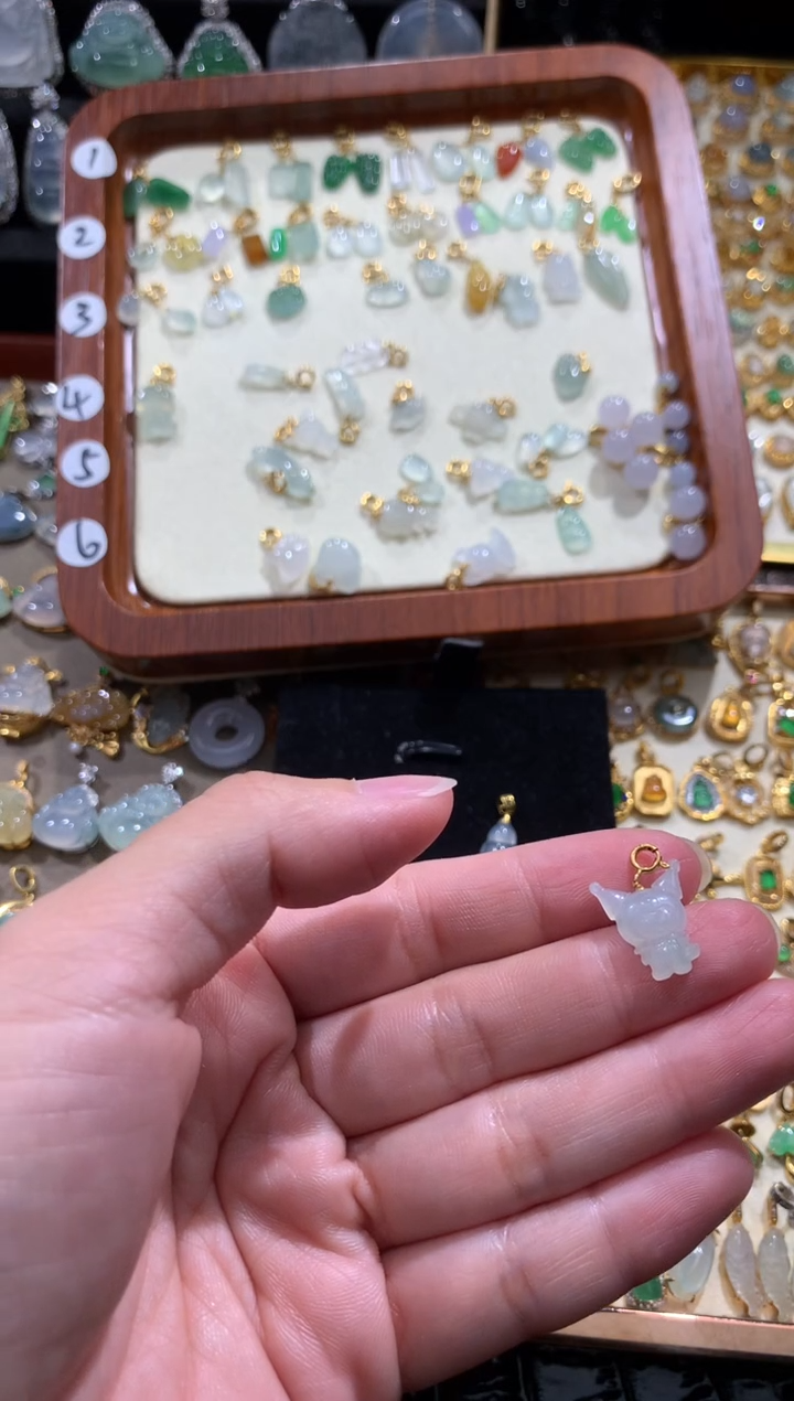 颈饰18K金镶嵌翡翠翡翠