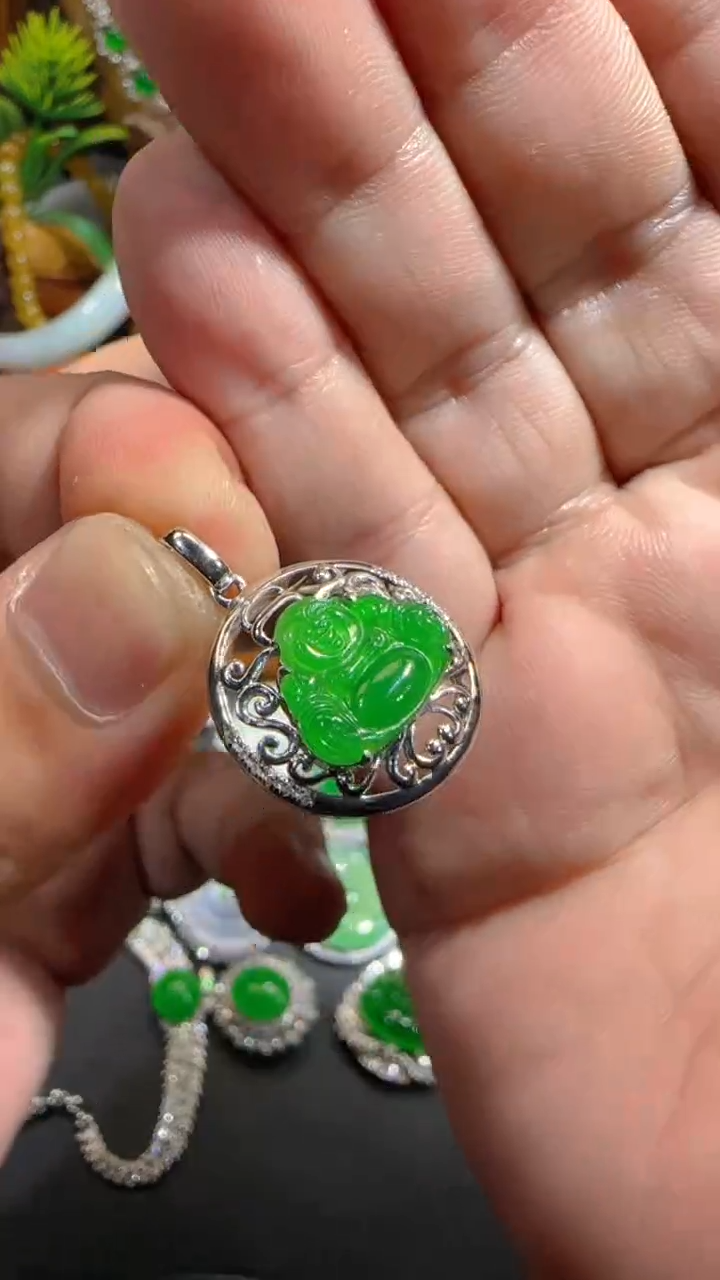 【闪购商品】翡翠吊坠(不含链)18K金镶嵌吊坠