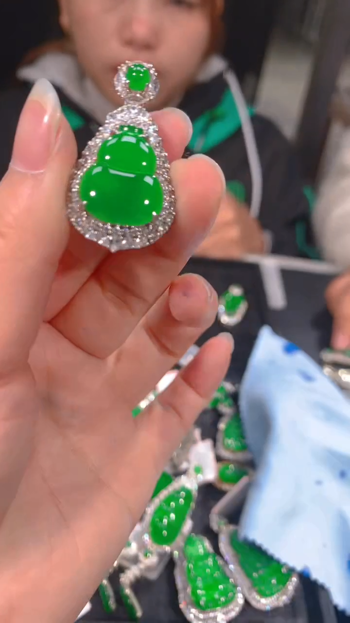 【闪购商品】定制翡翠未镶嵌83定制翡翠，多样性发货（发其一）