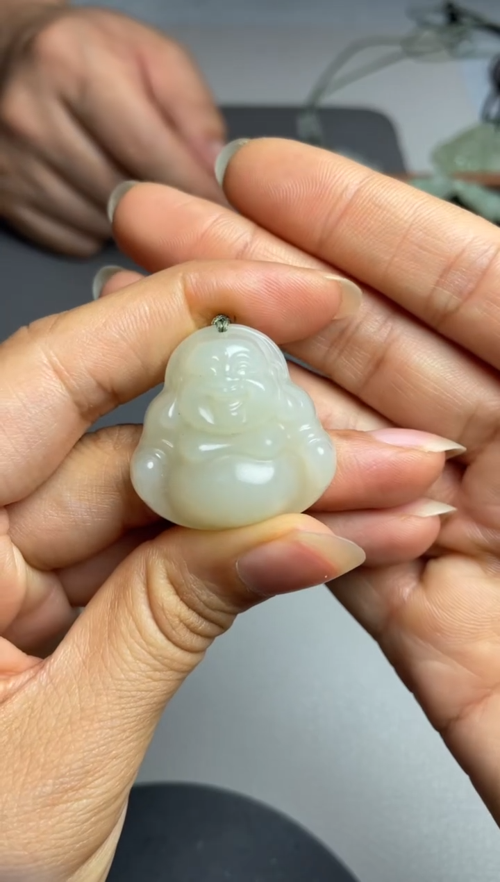 和田玉未镶嵌颈饰。