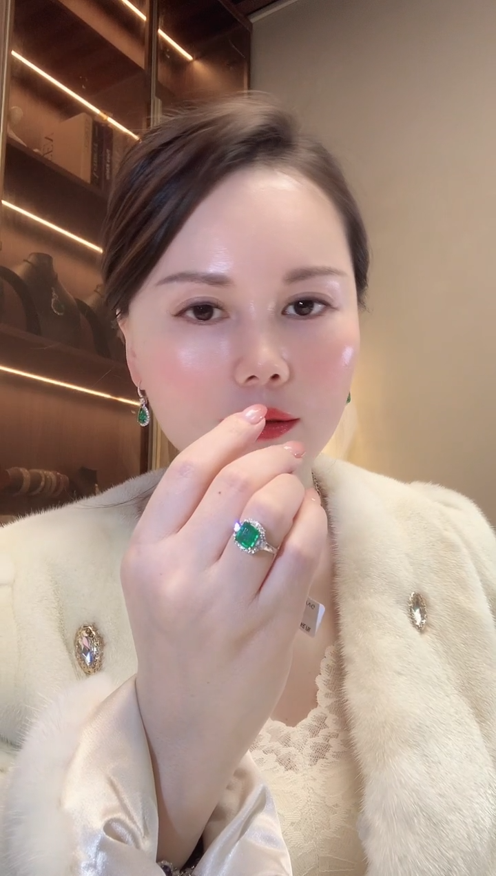 【闪购商品】祖母绿戒指18K金镶嵌F169 