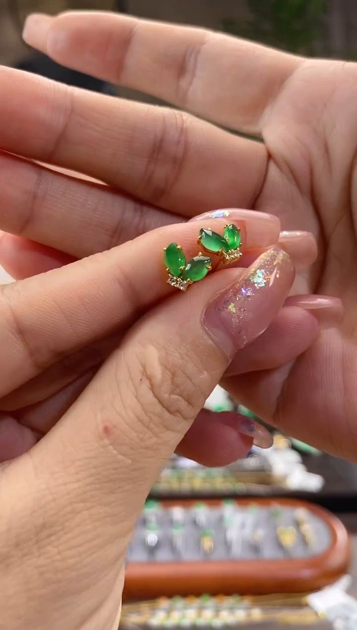 翡翠18K金镶嵌吊坠(不含链)耳饰一对