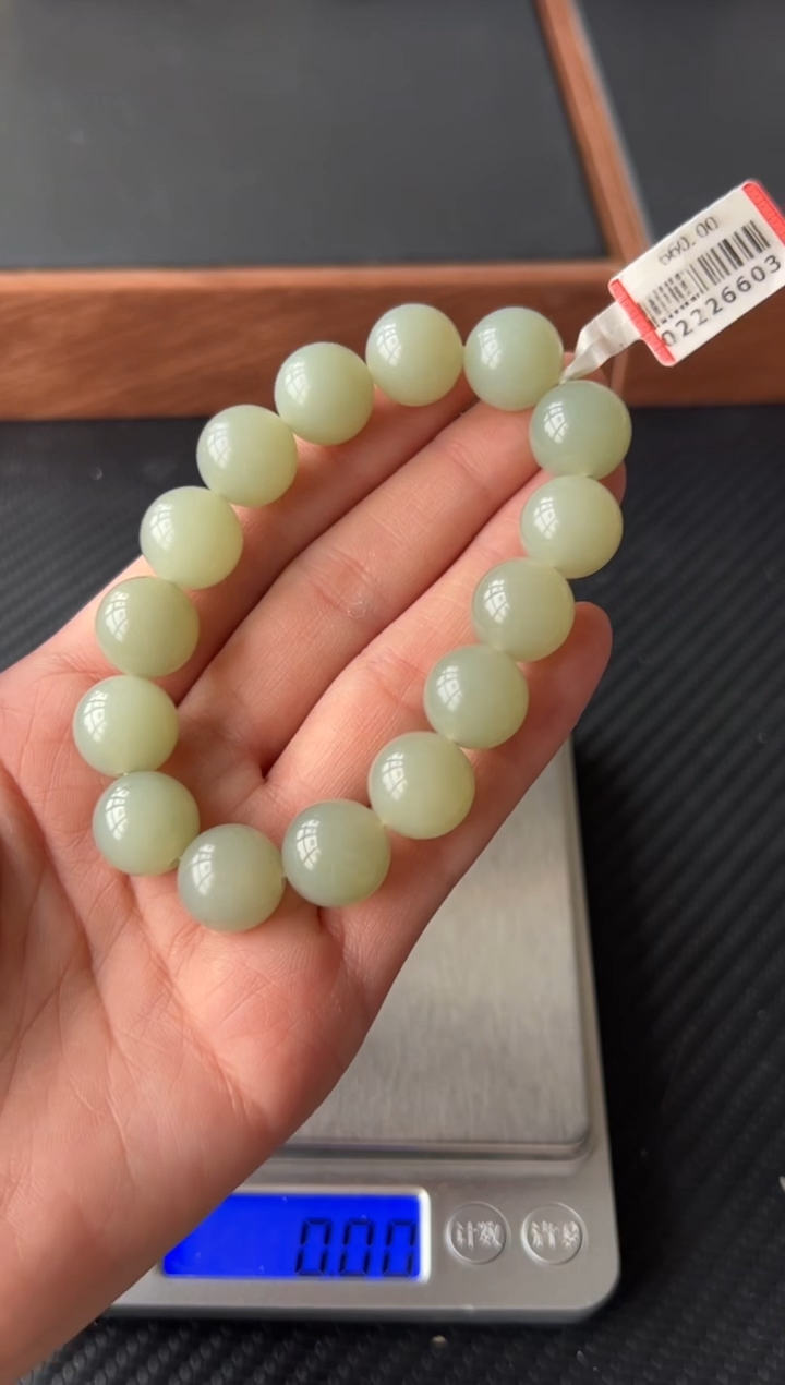 手串未镶嵌和田玉且末微色差近矿卡14P