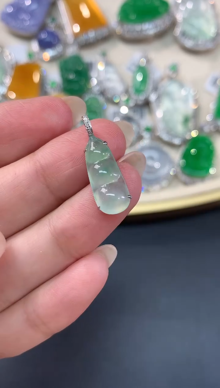 【闪购商品】翡翠吊坠(不含链)18K金镶嵌吊坠A216|2500