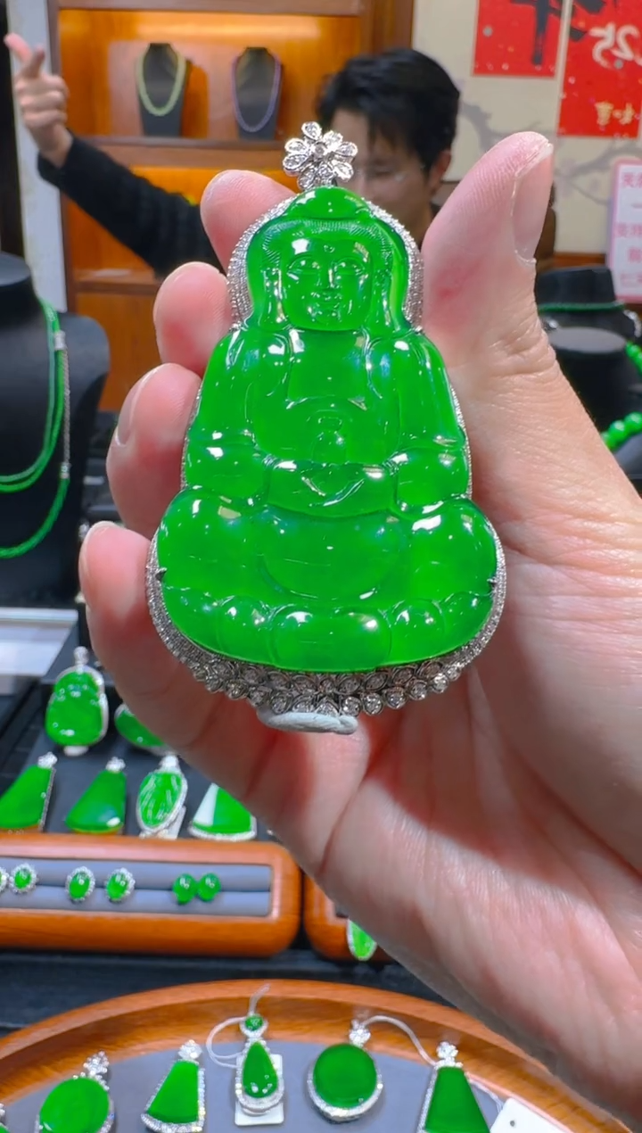 【闪购商品】翡翠吊坠(赠链)18K金镶嵌天然A货翡翠