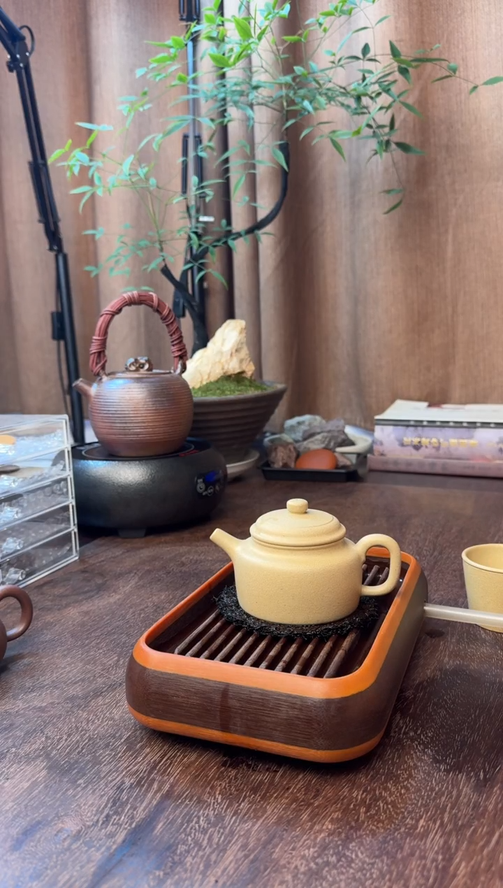 茶壶紫砂十***柴大亨德中-半手精工-至纯本绿-容量：180CC