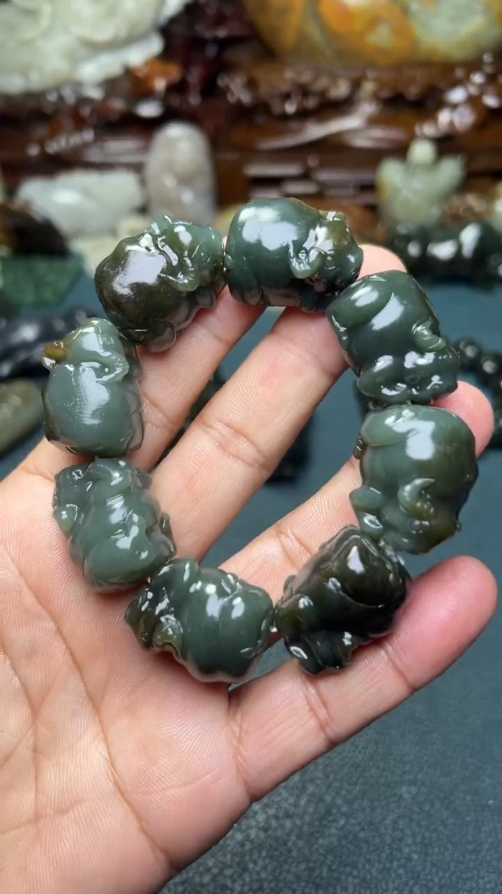 未镶嵌和田玉把件-