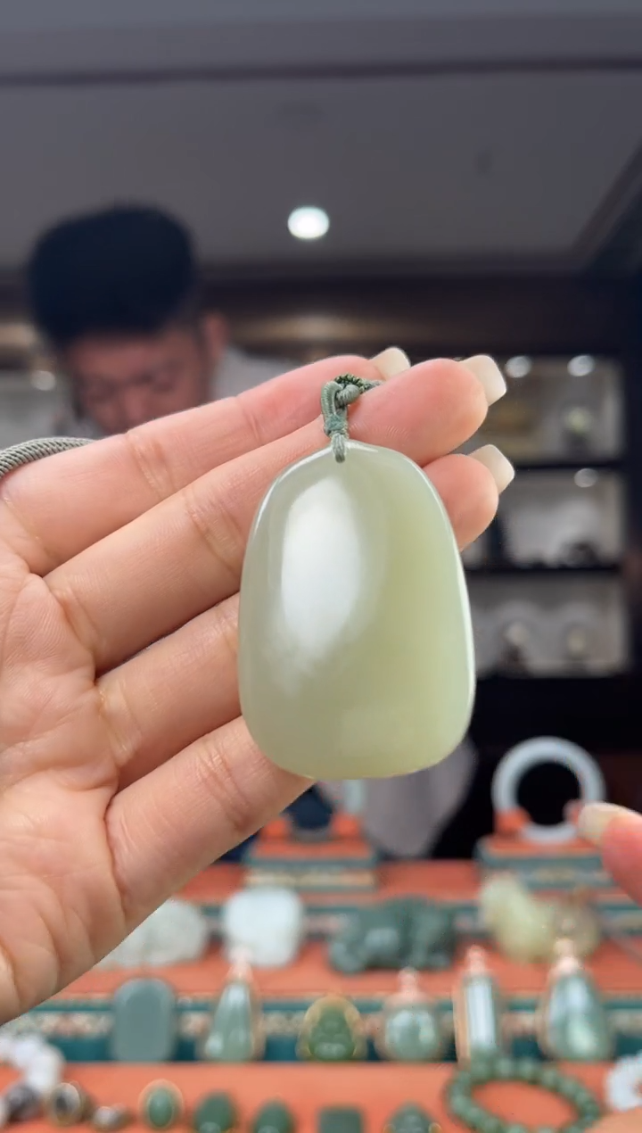 颈饰未镶嵌和田玉佩佩