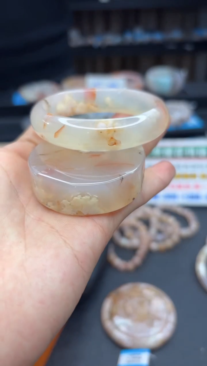 【闪购商品】石英质玉手镯未镶嵌188（52圈贈送鐲心）