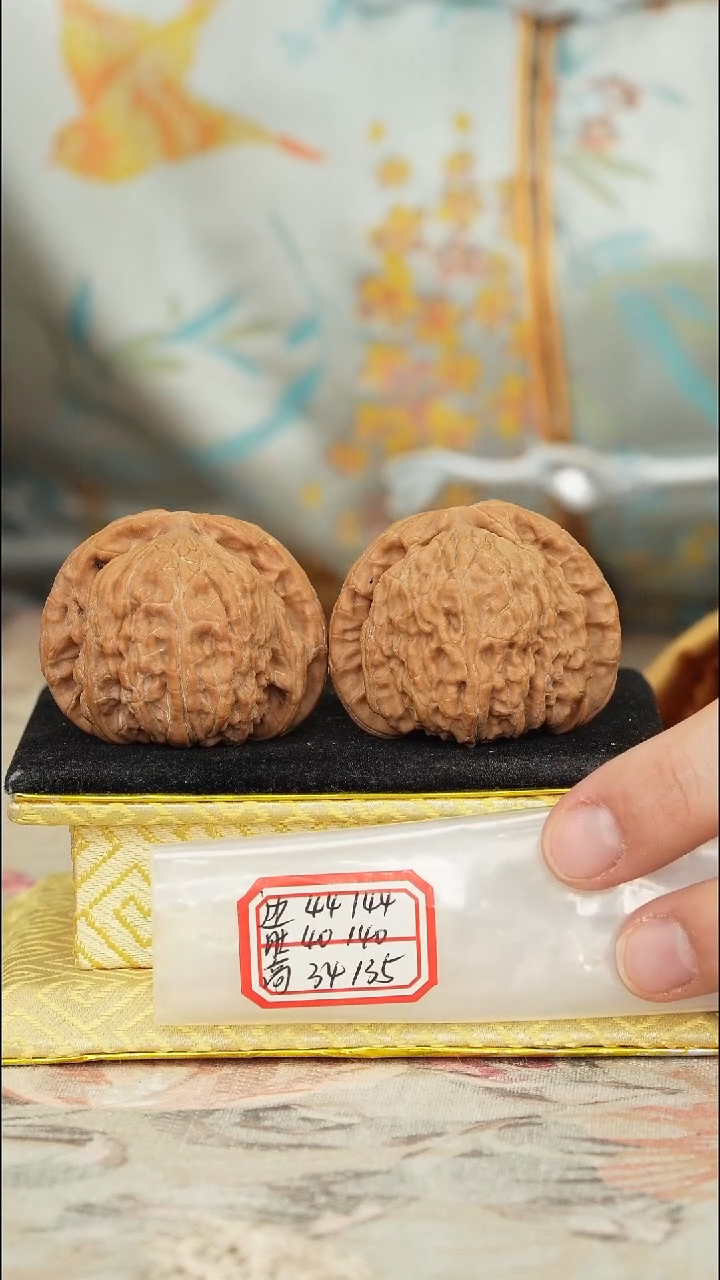 【闪购商品】文玩核桃把件白狮子