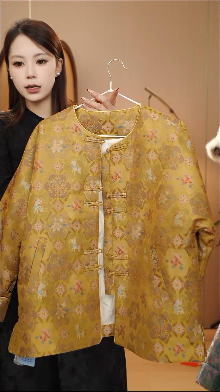 金色福马羽绒外套    