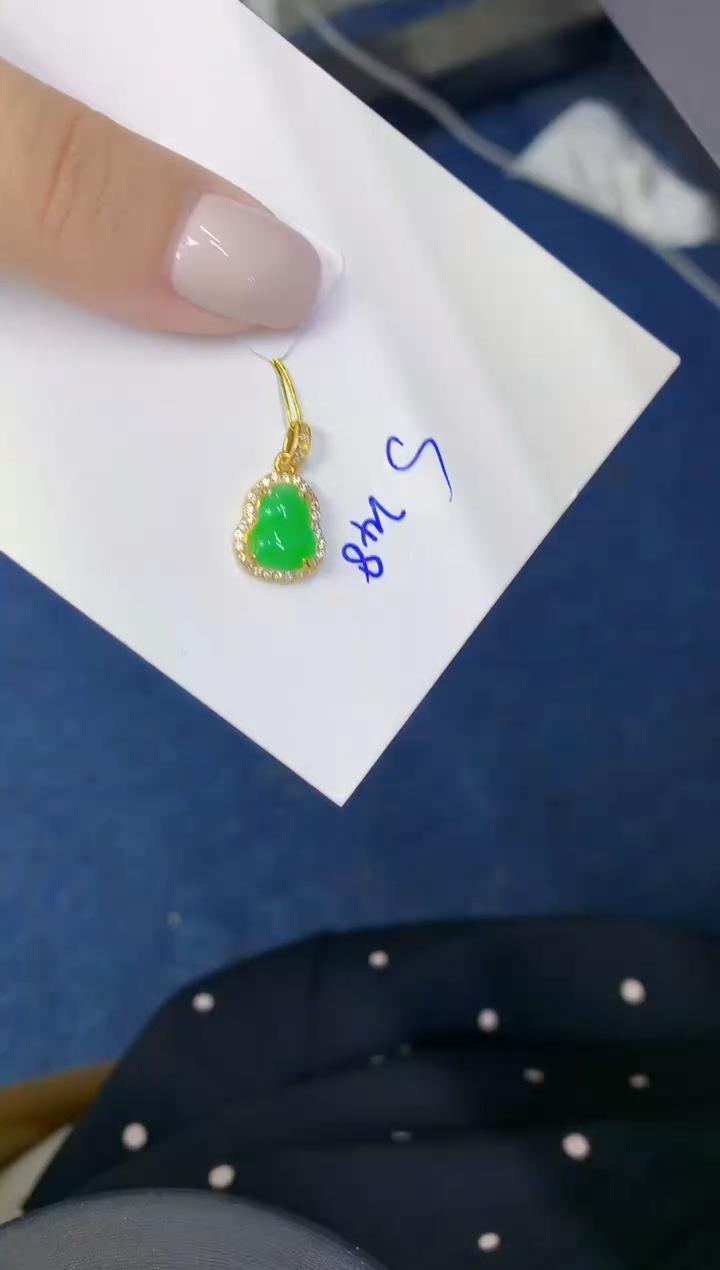 颈饰未镶嵌翡翠缅甸天然翡翠A货