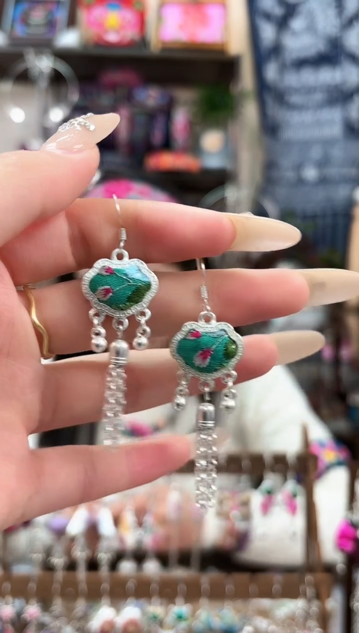 织绣民族风非遗老绣饰品536