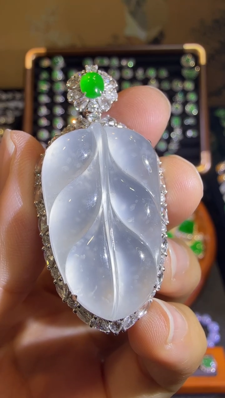 【闪购商品】翡翠吊坠(赠链)18K金镶嵌玻璃种木纳雪花棉大树叶吊坠