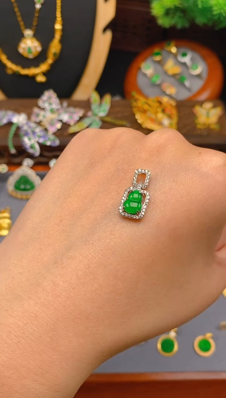 【闪购商品】翡翠吊坠(不含链)银S925镶嵌香水葫芦