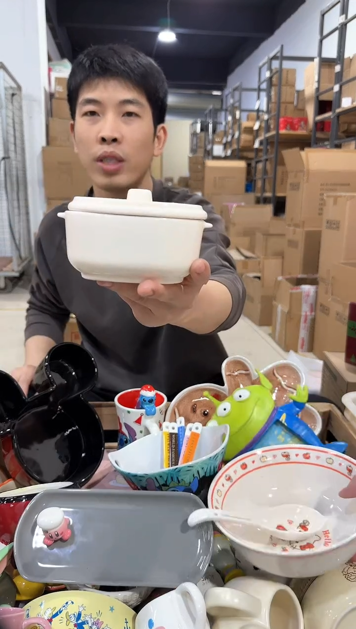 瓷片白色kt猫炖盅