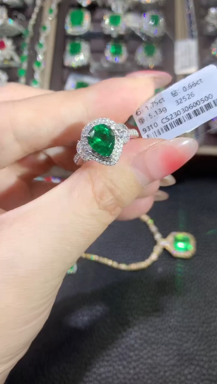 【闪购商品】祖母绿戒指18K金镶嵌C70 