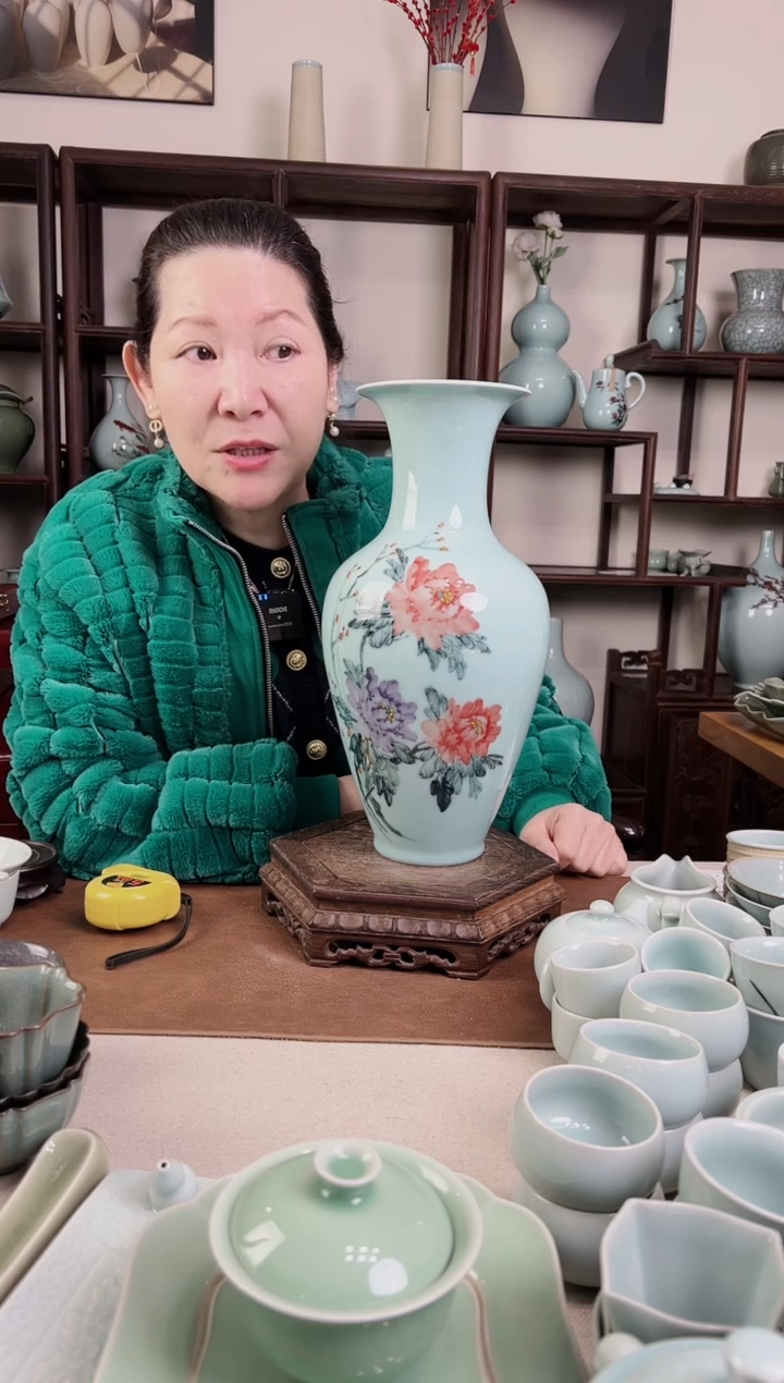 【闪购商品】杯釉中彩 牡丹画 观音瓶B