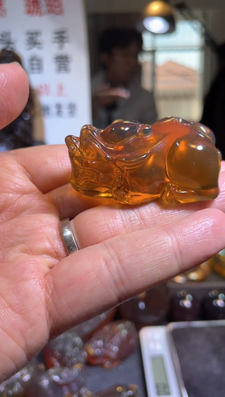 【闪购商品】琥珀裸石未镶嵌金珀 貔貅22克