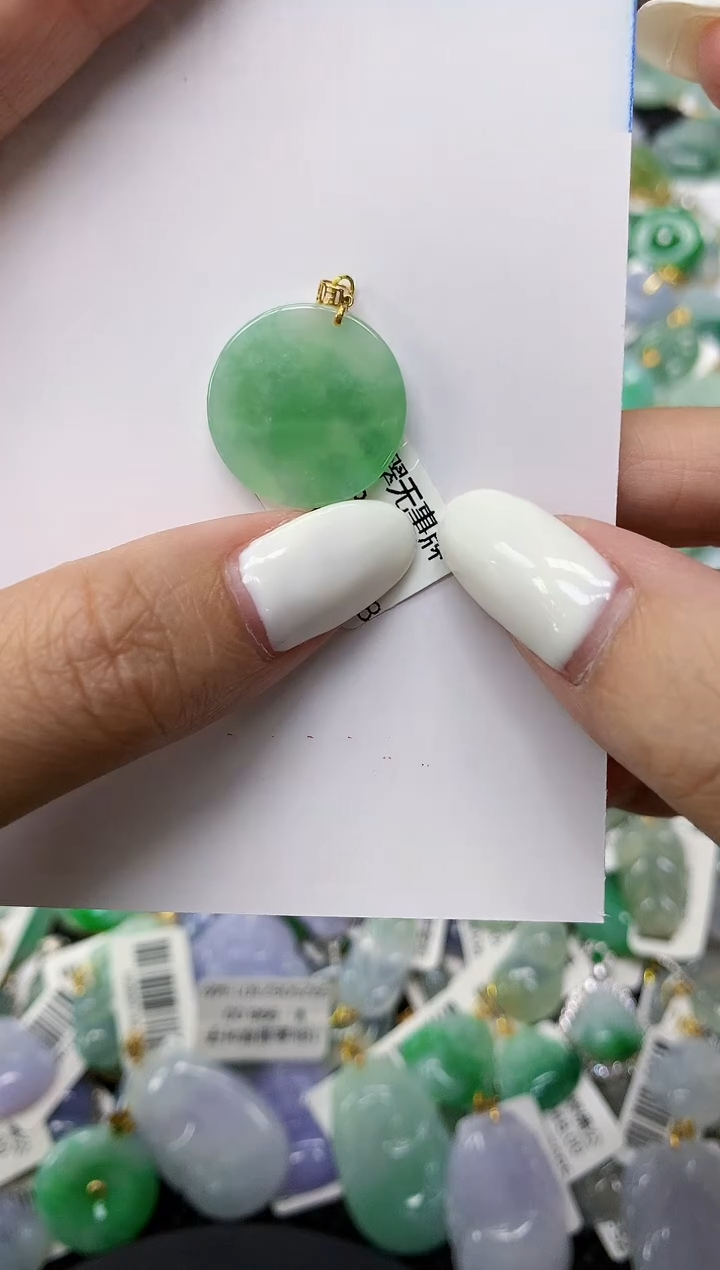 颈饰18K金镶嵌翡翠11111111111