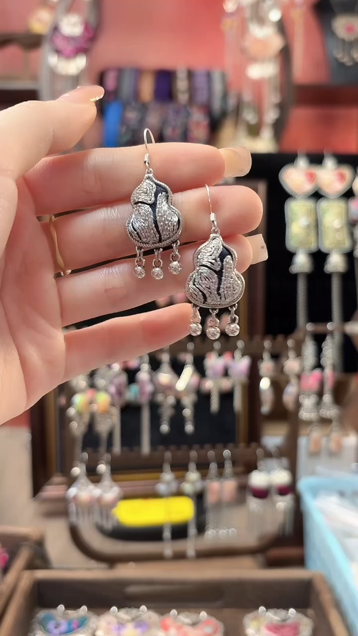 织绣 云织谣民族风精美饰品   176