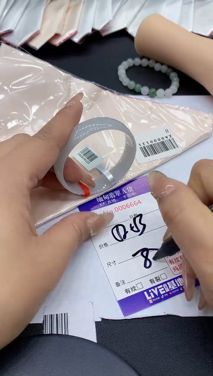 翡翠未镶嵌手镯63缅甸翡翠手镯