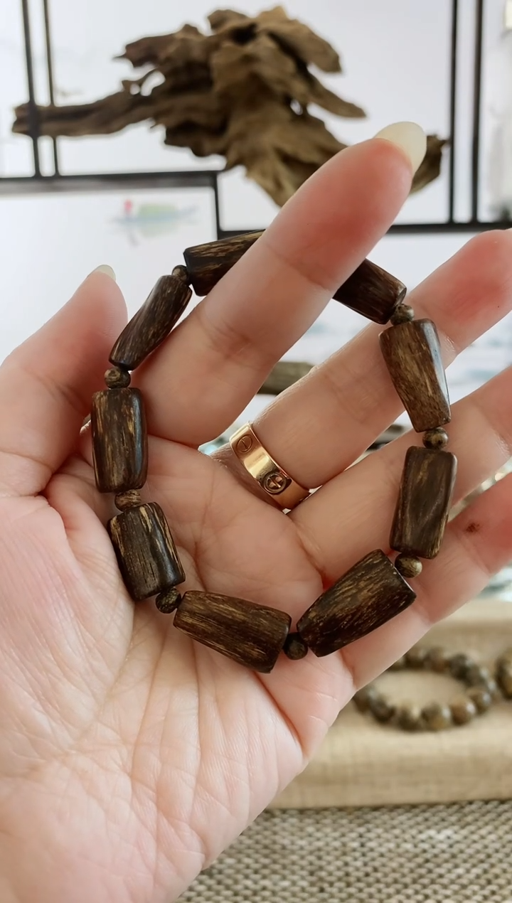 沉香手串正区达拉干沉水随形单圈13.4克