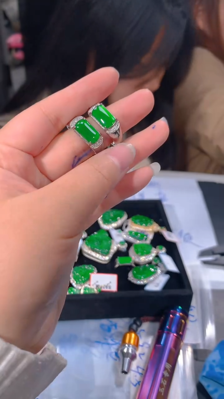 【闪购商品】定制翡翠未镶嵌116多样性发货（发其一）