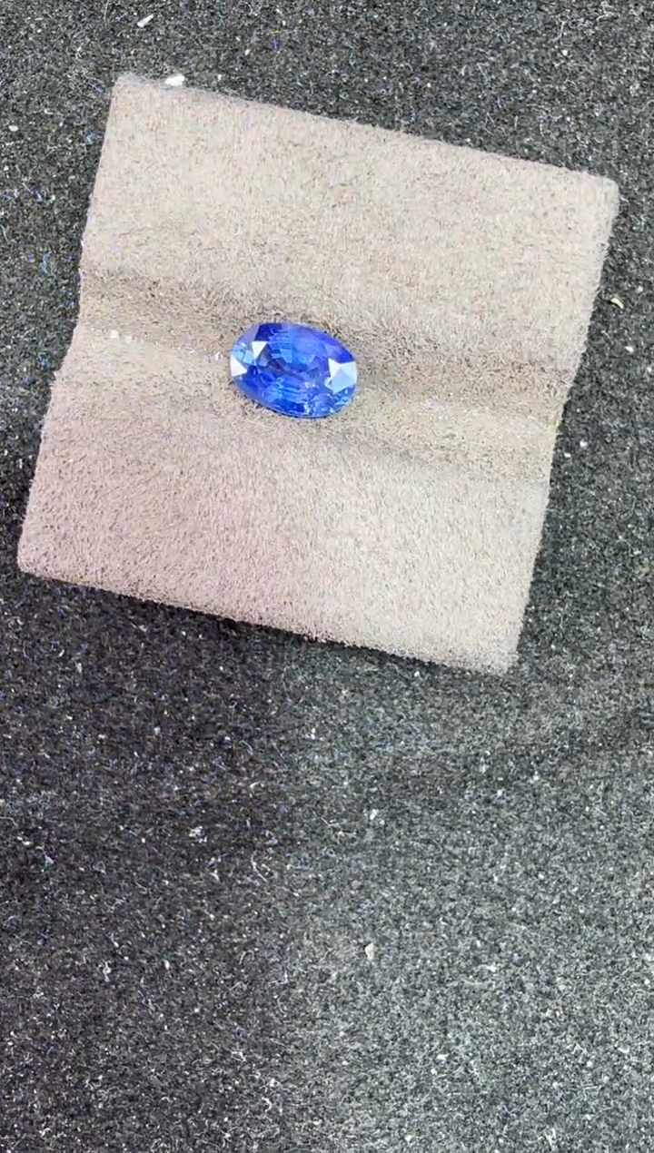 未镶嵌定制定制蓝宝石糖*天然无烧吉尔德变色1.59克拉