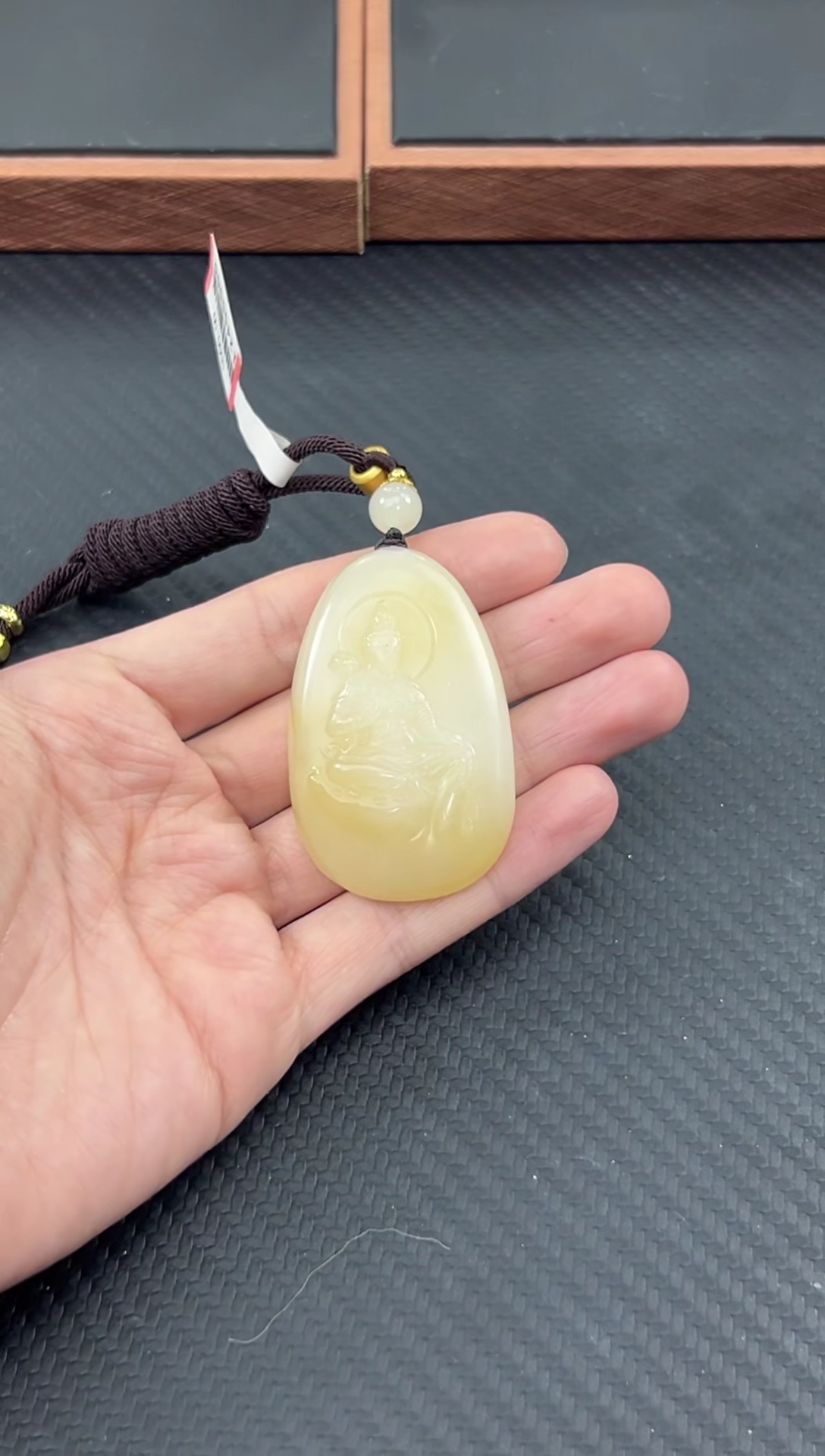 和田玉未镶嵌吊坠(赠链)且末金山微色差吊坠