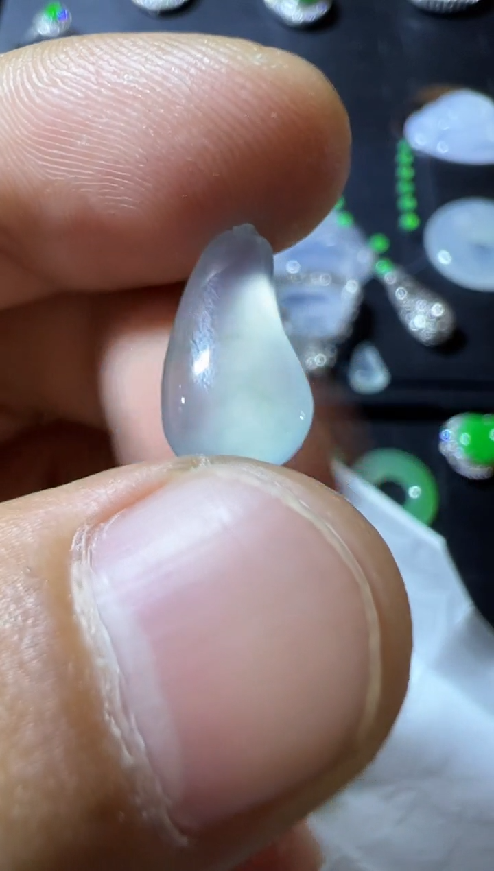 未镶嵌定制翡翠翡翠吊坠