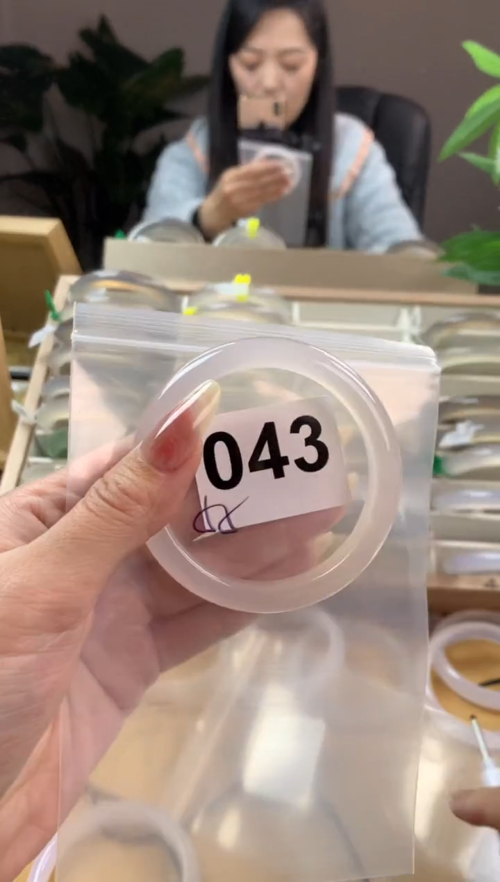 【闪购商品】玛瑙/玉髓手镯未镶嵌043