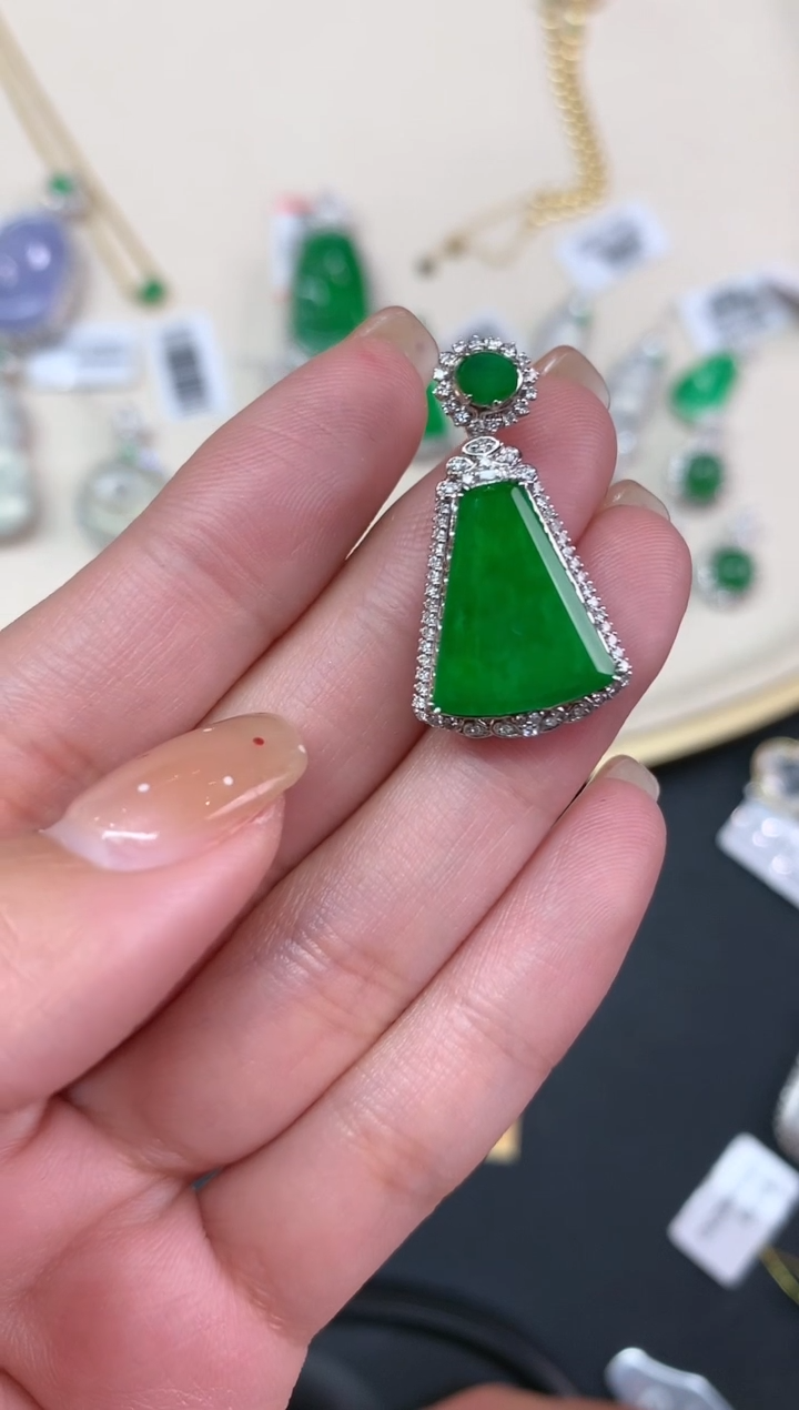 【闪购商品】翡翠吊坠(不含链)18K金镶嵌吊坠A277|13800