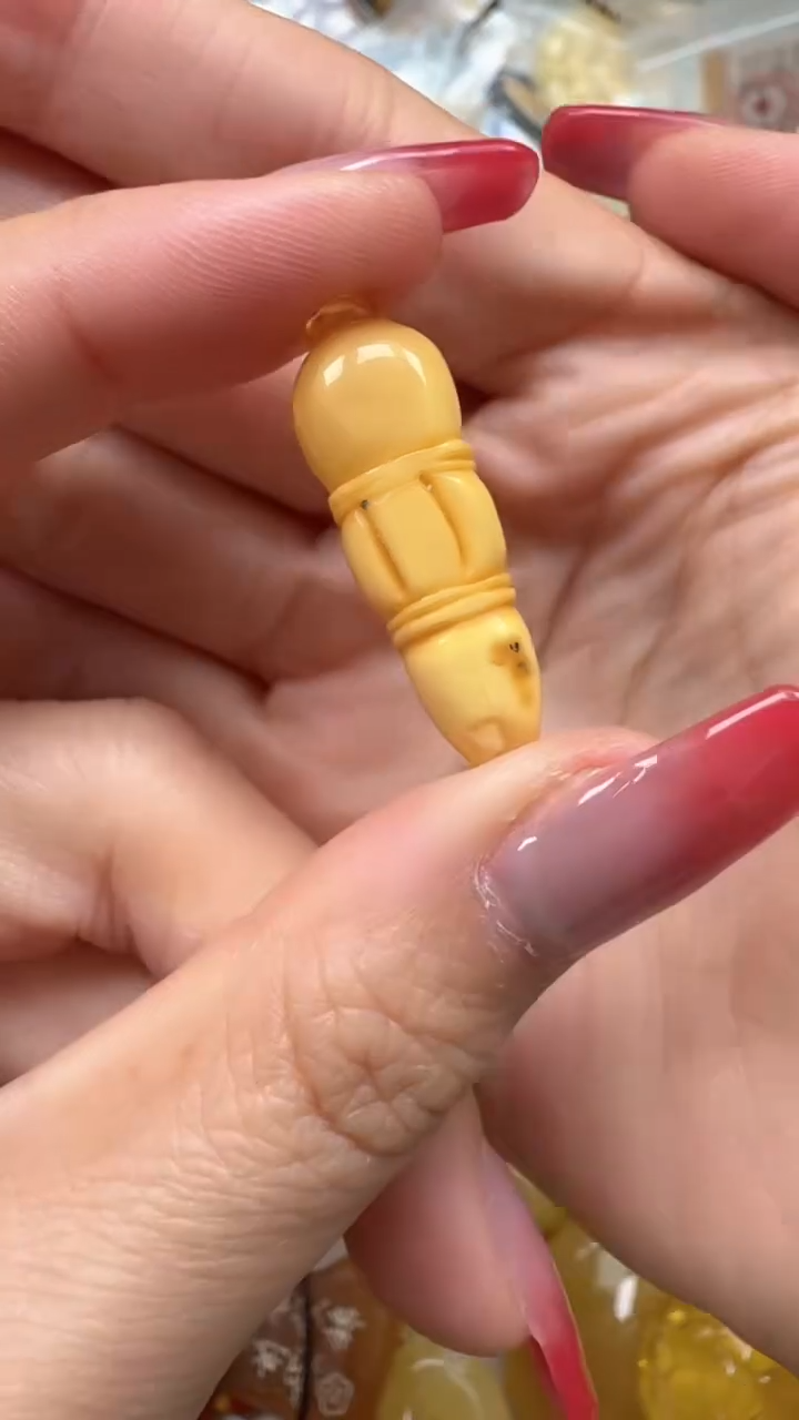 裸石琥珀未镶嵌如图