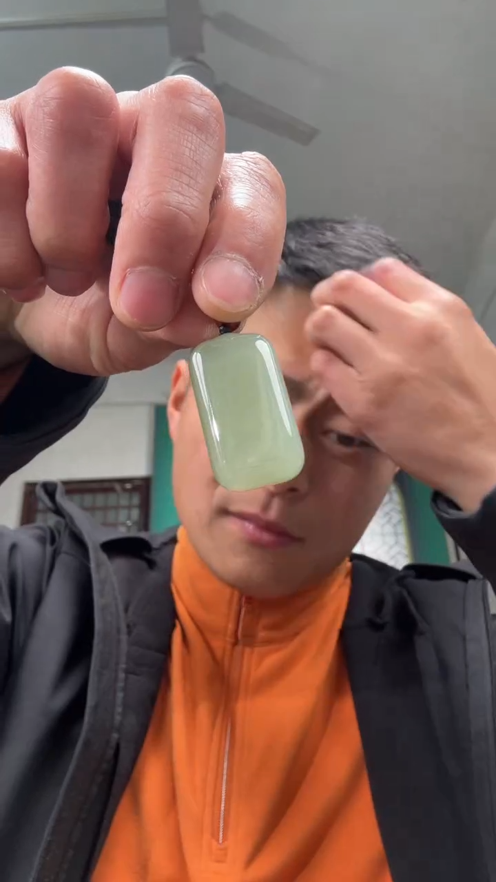 颈饰未镶嵌和田玉吊坠