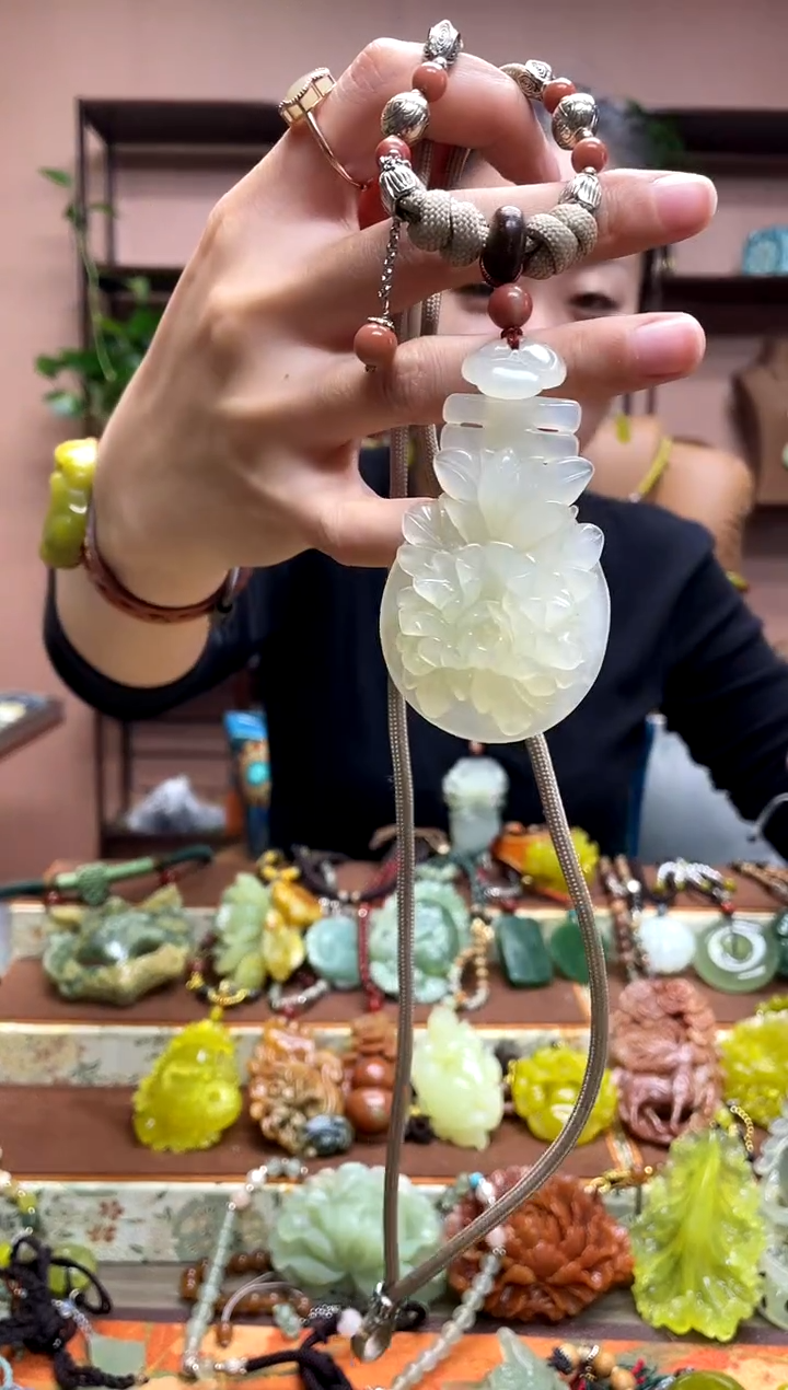 未镶嵌岫玉吊坠·