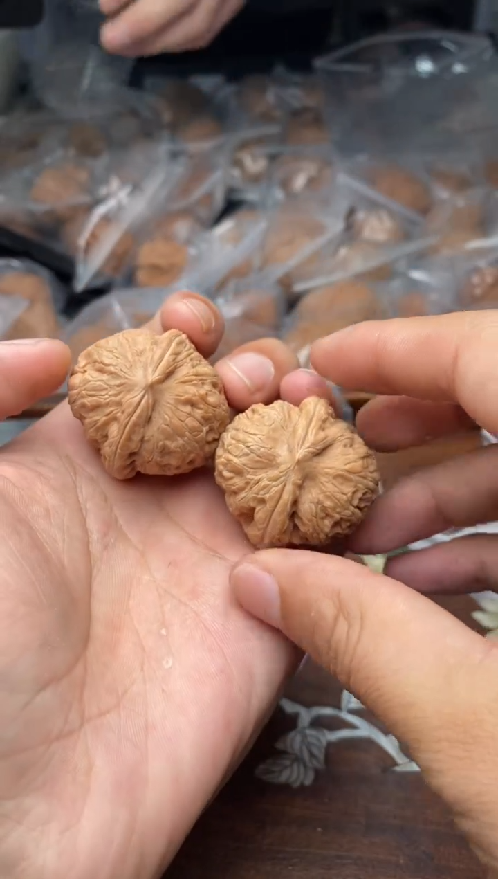 【闪购商品】文玩核桃把件A199号36尺元宝团